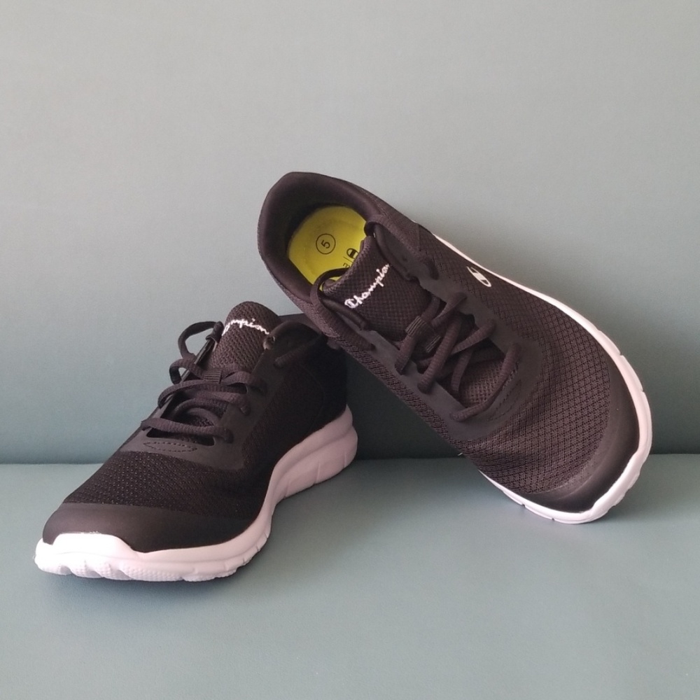 Black Champion memory foam Boy size 5 NWOT